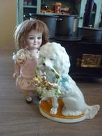 Porseleinen Staffordshire hondje en een guitig popje., Antiek en Kunst, Verzenden