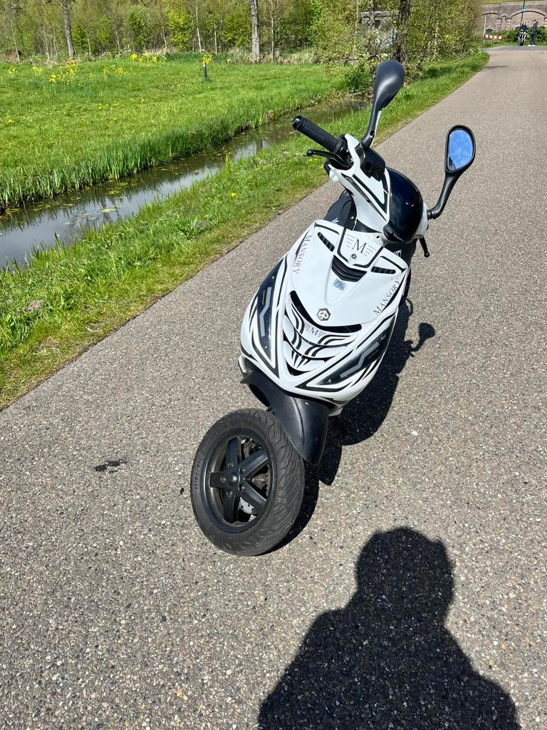 Zip 172cc mansory, Fietsen en Brommers, Scooters | Piaggio, Zo goed als nieuw, Zip, Maximaal 45 km/u, Tweetakt, Ophalen of Verzenden