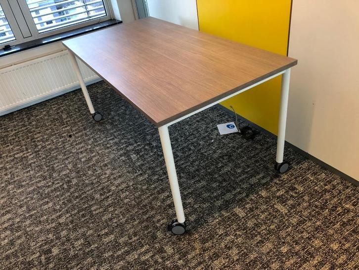 Gispen verrijdbare kantinetafel / vergadertafel, Niet ingevuld, Zo goed als nieuw, Vijf personen of meer, 150 tot 200 cm