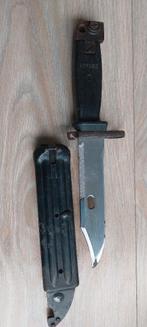Te Koop: Originele Joegoslavische AK Bajonet met schede., Verzamelen, Ophalen of Verzenden, Landmacht, Overige gebieden, Mes of Dolk