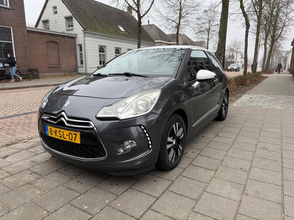 Citroen DS3 1.6 VTi So Chic AUTOMAAT EERSTE EIGENAARESE 76 Z, Auto's, Citroën, Euro 5, 15 km/l, Gebruikt, 4 cilinders
