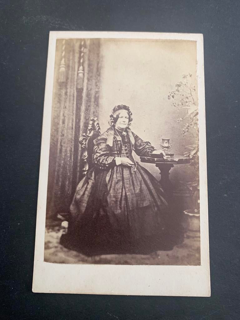 cdv carte de visite dame crinoline hoepelrok, Verzenden, Foto, Zo goed als nieuw, Voor 1940