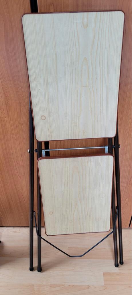 Inklapbaar Projector Tafeltje - Oud maar Functioneel, Huis en Inrichting, Tafels | Bijzettafels, Gebruikt, Rechthoekig, 60 cm of meer