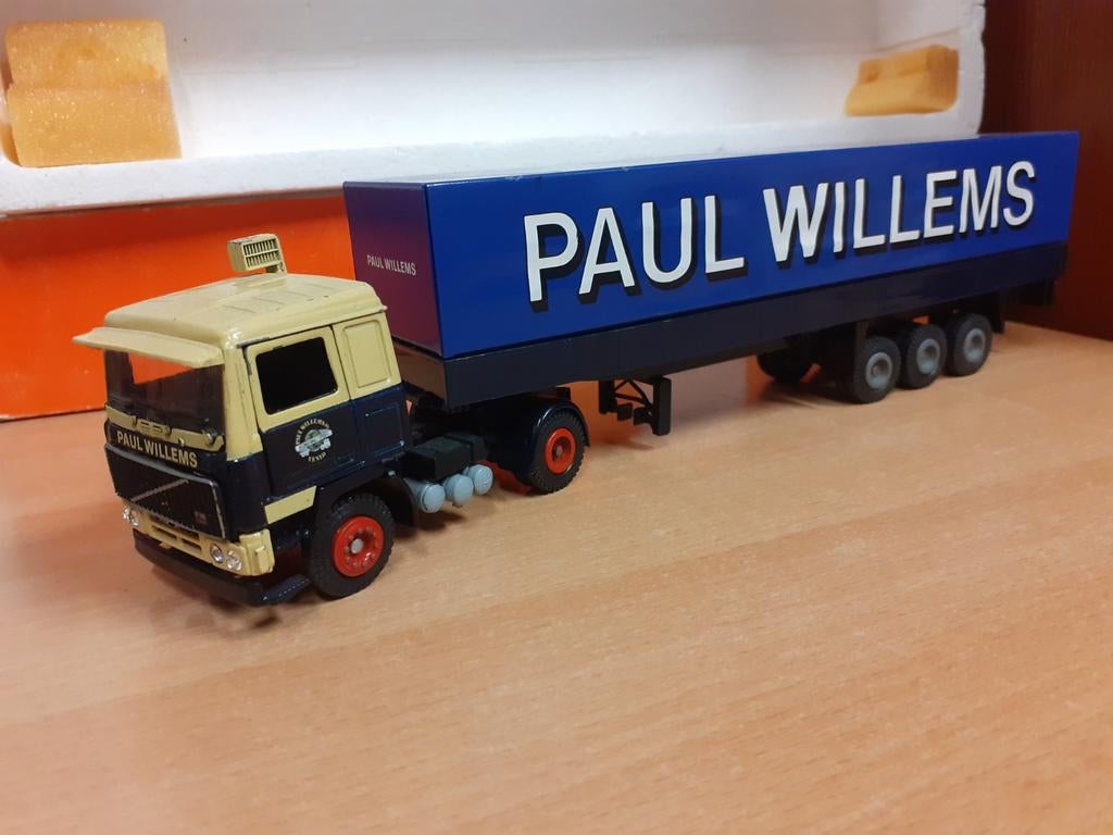 Volvo Paul Willems met doos Tekno, Hobby en Vrije tijd, Modelauto's | 1:50, Ophalen of Verzenden, Zo goed als nieuw, Bus of Vrachtwagen
