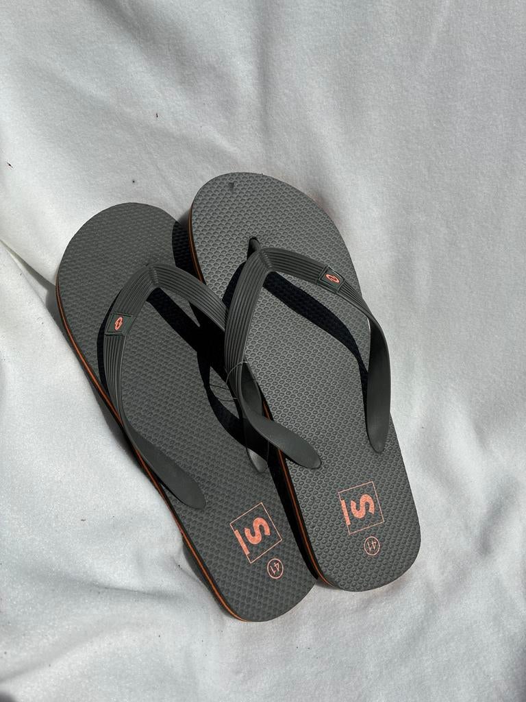 Grijze slippers maat 41 - Nieuw, Kleding | Heren, Badmode en Zwemkleding, Ophalen of Verzenden, Overige maten, Grijs