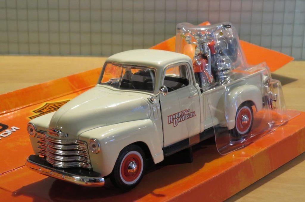 Chevrolet 3100 pickup + Harley Davidson FLSTS Springer 1:24, May Cheong Group France S.A.S., Auto, Nieuw, Ophalen of Verzenden