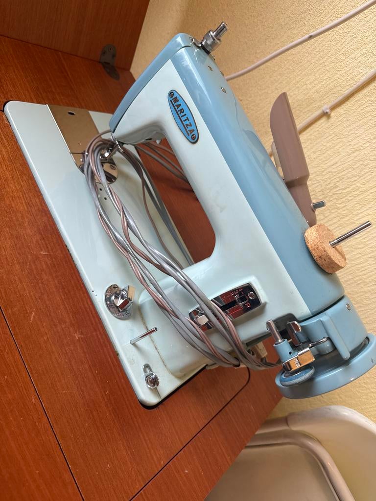 Vintage Maritza Naaimachine met Meubel - Goede Staat, Hobby en Vrije tijd, Naaimachines en Toebehoren, Ophalen, Zo goed als nieuw
