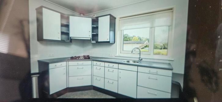 Nette hoekkeuken met bar en inbouw koelkast, Huis en Inrichting, Keuken | Complete keukens, Gebruikt, Hoekkeuken, Wit, Kunststof