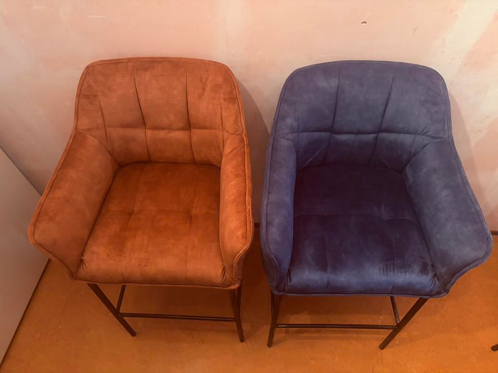 4 barstoelen, velvet, 2x blauw en 2x oker, Ophalen, Zo goed als nieuw, 75 tot 100 cm, Stof