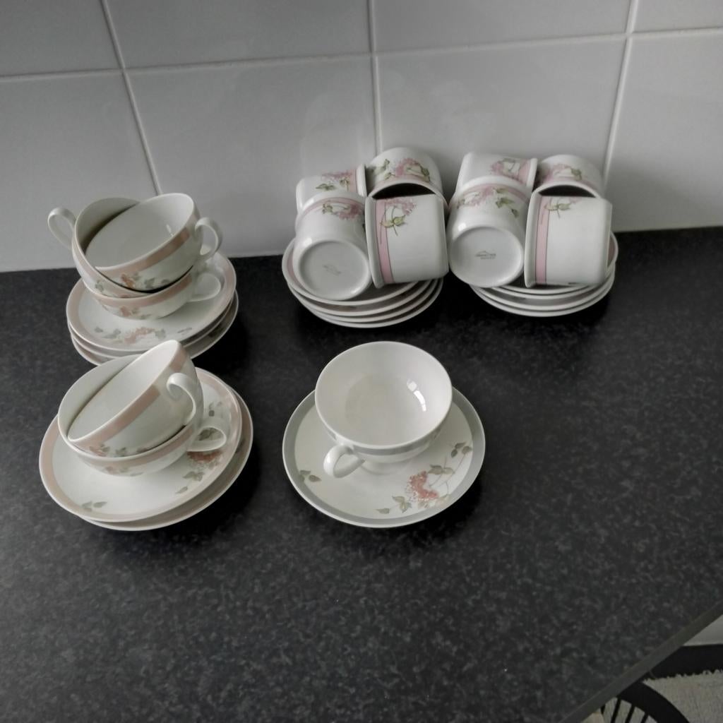 Kronester bavaria  6 thee+8 koffie kop en schotels  magnolia, Ophalen of Verzenden, Porselein, Overige stijlen, Kop(pen) en/of Schotel(s)