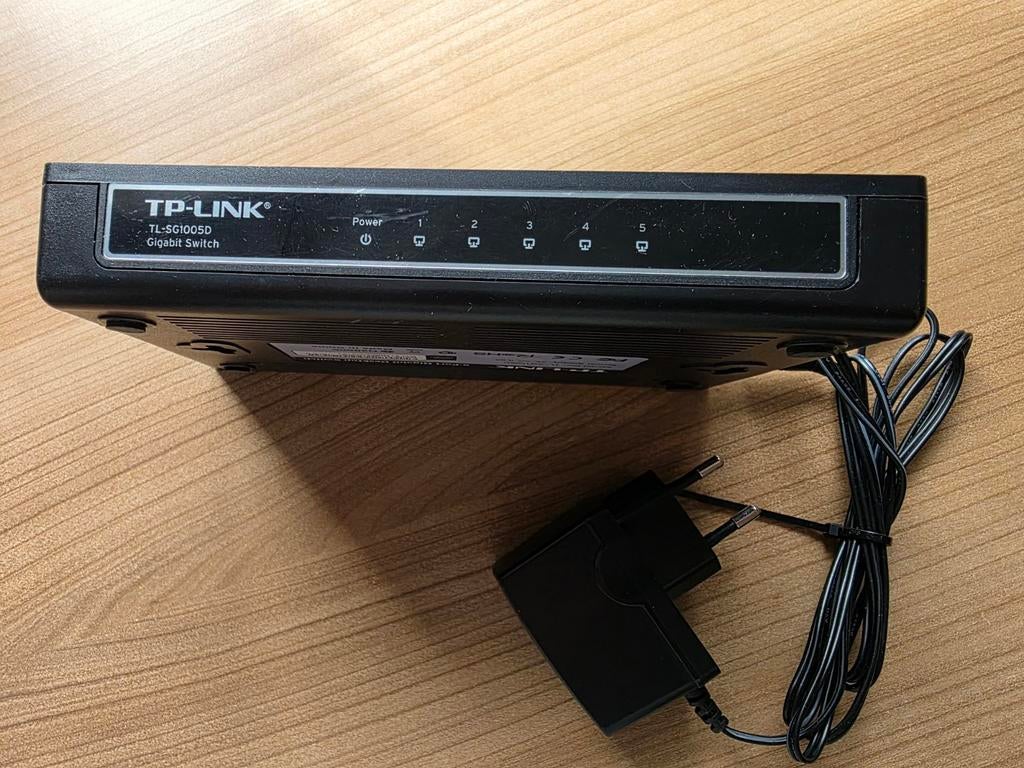 TP-Link 5-port Gigabit Desktop Switch, model TL-SG1005D, Computers en Software, Netwerk switches, Ophalen of Verzenden, Gebruikt