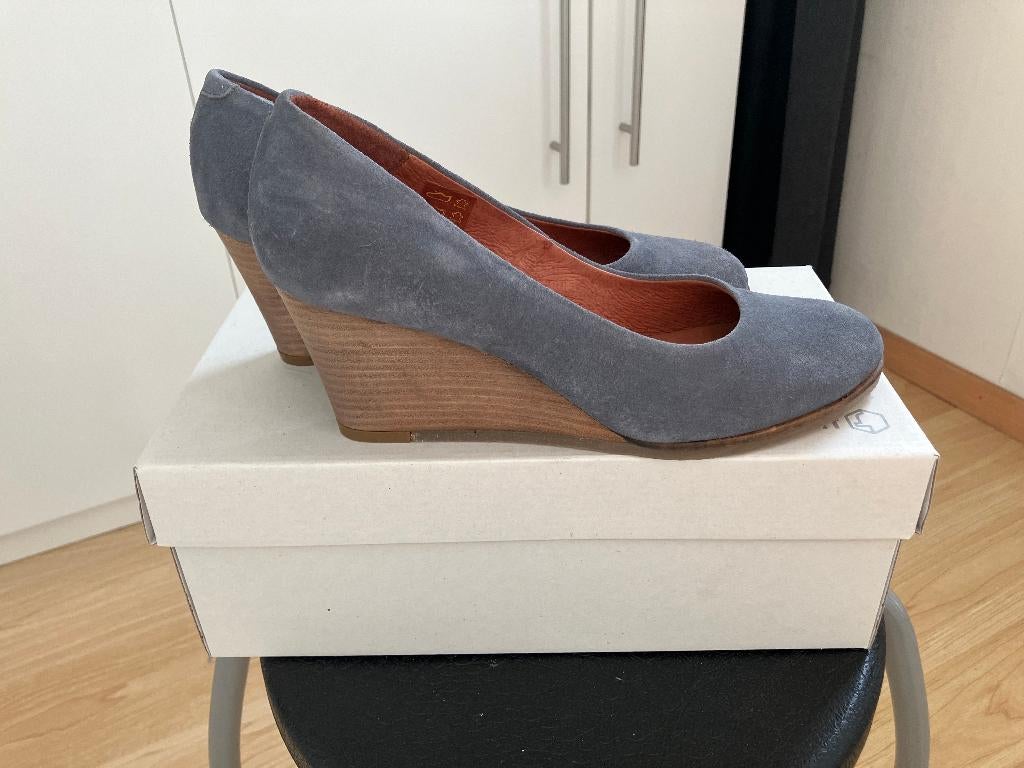 Sleehakken Bijenkorf maat 38 nieuw, Kleding | Dames, Schoenen met lage hakken, Blauw, Bijenkorf, Nieuw