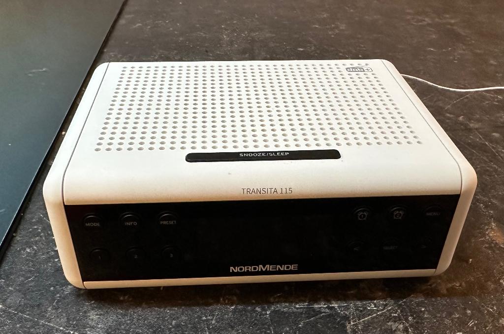 Wekkerradio, Witgoed en Apparatuur, Wekkers, Zo goed als nieuw, Digitaal, Ophalen