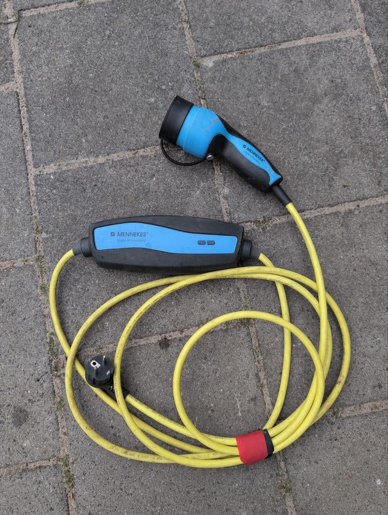 Mennekes thuis laadkabel 220 gebruikt bij een Volvo xc90, Ophalen, Zo goed als nieuw, Laadkabel