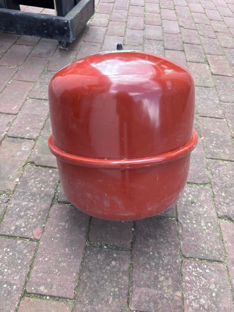 Reflex Expansievat 18 liter, met beugel- Zo goed als nieuw, Ophalen, 30 tot 80 cm, Overige typen, Minder dan 60 cm