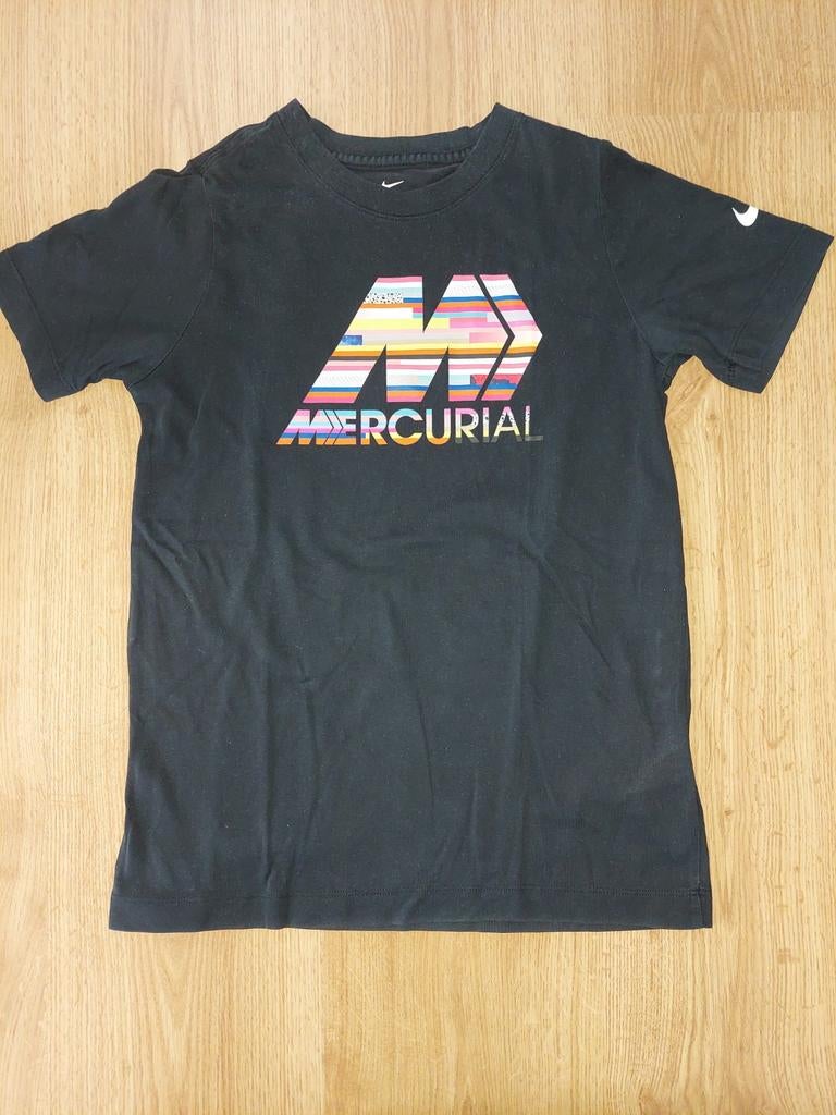 Zwart Nike sport-shirt / gymshirt mt. 140/146 ZGAN!, Meisje, Sport- of Zwemkleding, Ophalen of Verzenden, Zo goed als nieuw