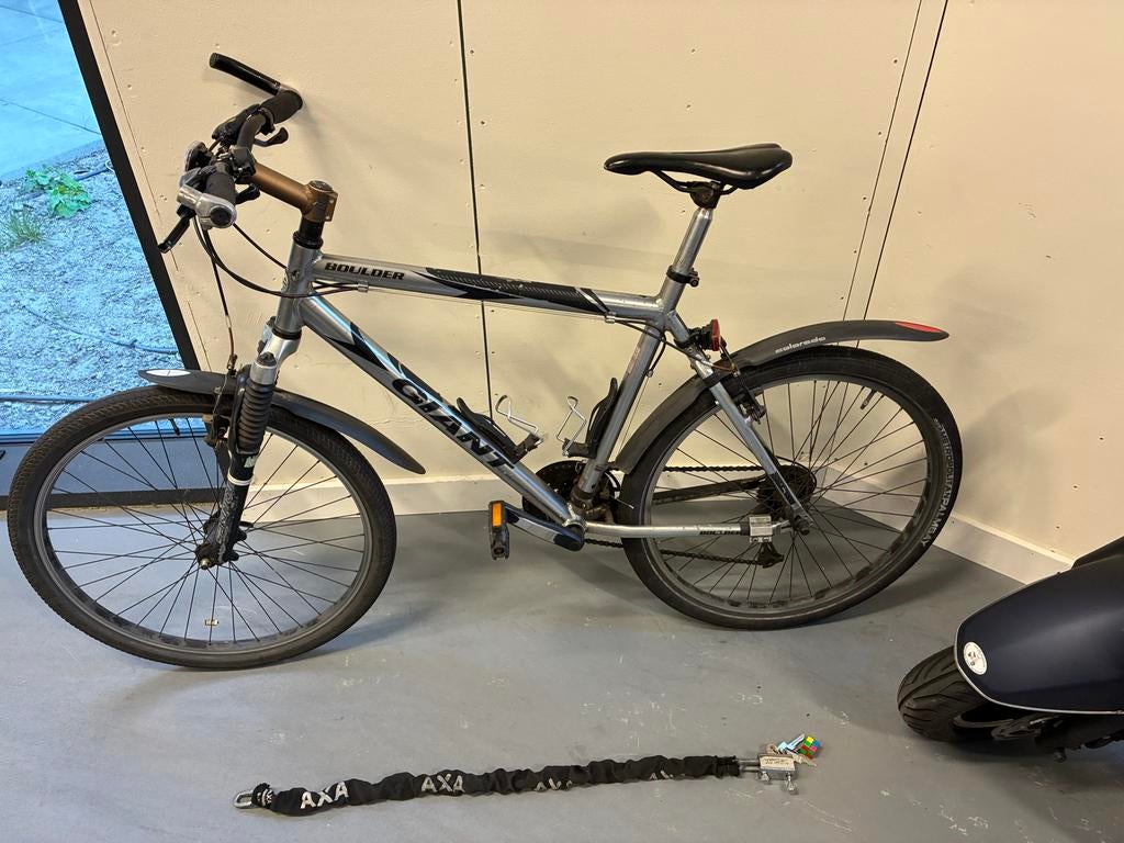 Giant Boulder 26” men mountain bike - 21 gears. Needs repair, Fietsen en Brommers, Ophalen, Gebruikt, Giant, Meer dan 20 versnellingen