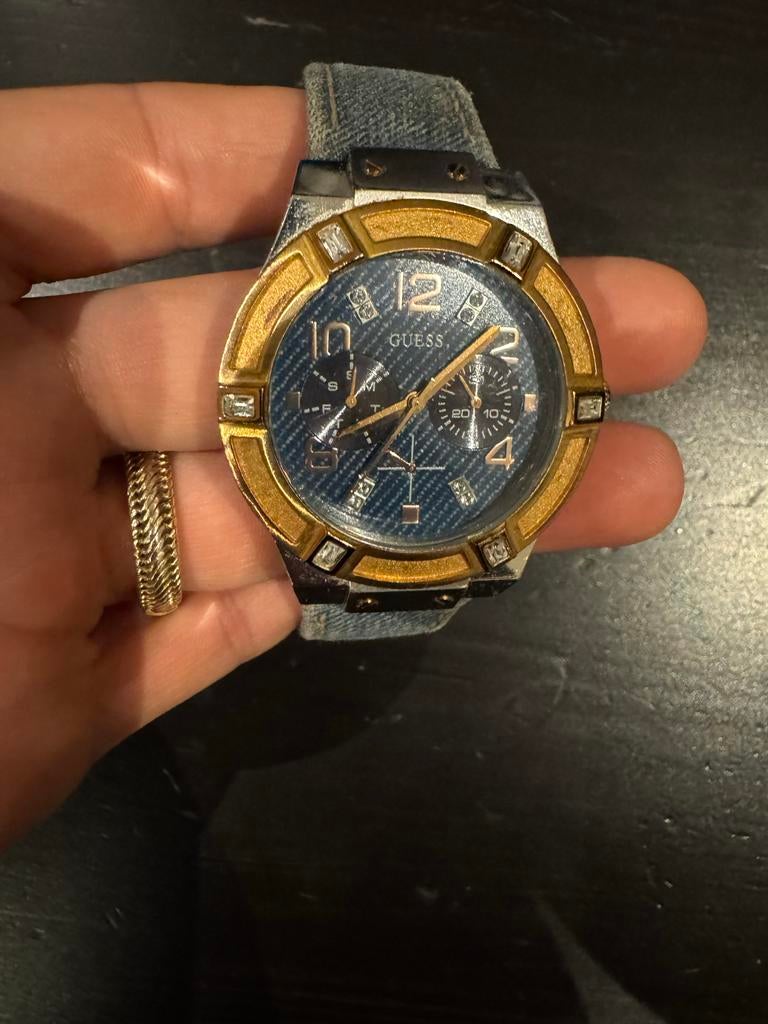 Guess dames horloge - Gebruikt met denim bandje, Sieraden, Tassen en Uiterlijk, Horloges | Dames, Ophalen, Gebruikt, Staal, Guess