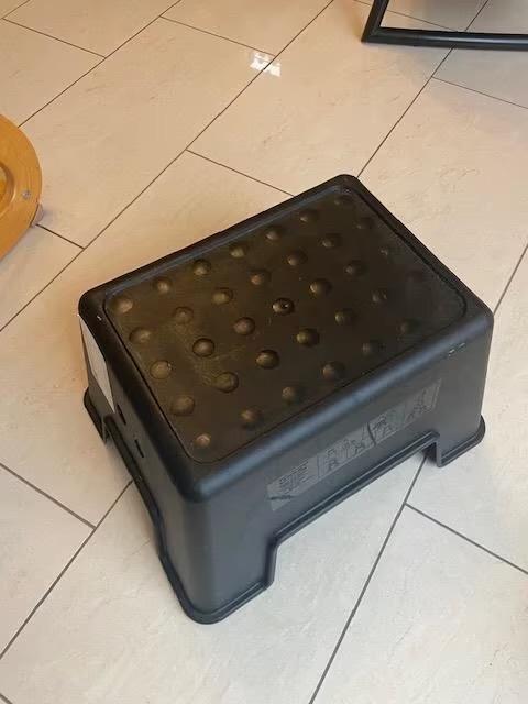 IKea kruk zwart, Ophalen, Zo goed als nieuw, Kunststof