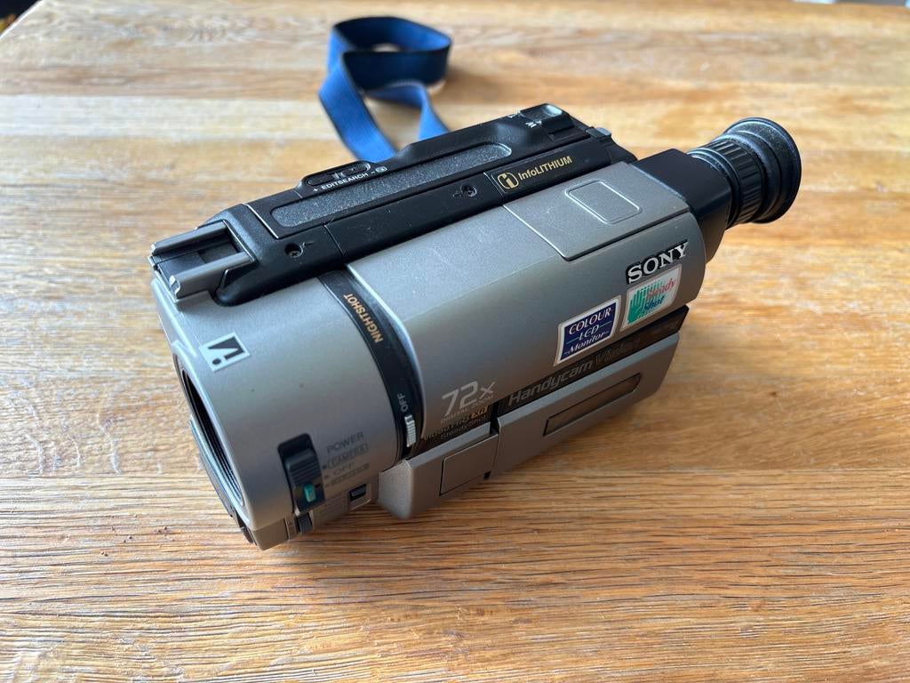 Sony CCD-TRV65E Hi8XR Handycam met tas en statief, Audio, Tv en Foto, Videocamera's Digitaal, Gebruikt, 20x of meer, Ophalen of Verzenden