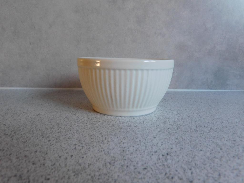 Schaal 10x5,5 cm. Windsor Wedgwood, Ophalen of Verzenden, Wedgwood, Porselein, Schaal of Schalen