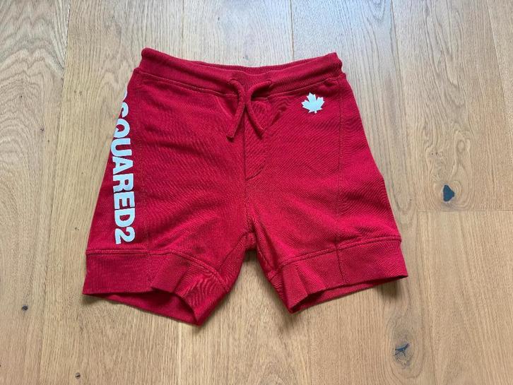 Korte broek rood maat 128 Dsquared2, Kinderen en Baby's, Kinderkleding | Maat 128, Zo goed als nieuw, Jongen, Broek, Ophalen