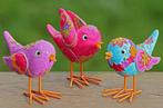 Originele, kunstzinnige kleurige Vogeltjes, lila rose blauw, Ophalen of Verzenden, Nieuw, Kunststof, Dierenbeeld