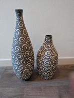 2 handgemaakte vazen met spiraalpatroon, Huis en Inrichting, Woonaccessoires | Vazen, Ophalen