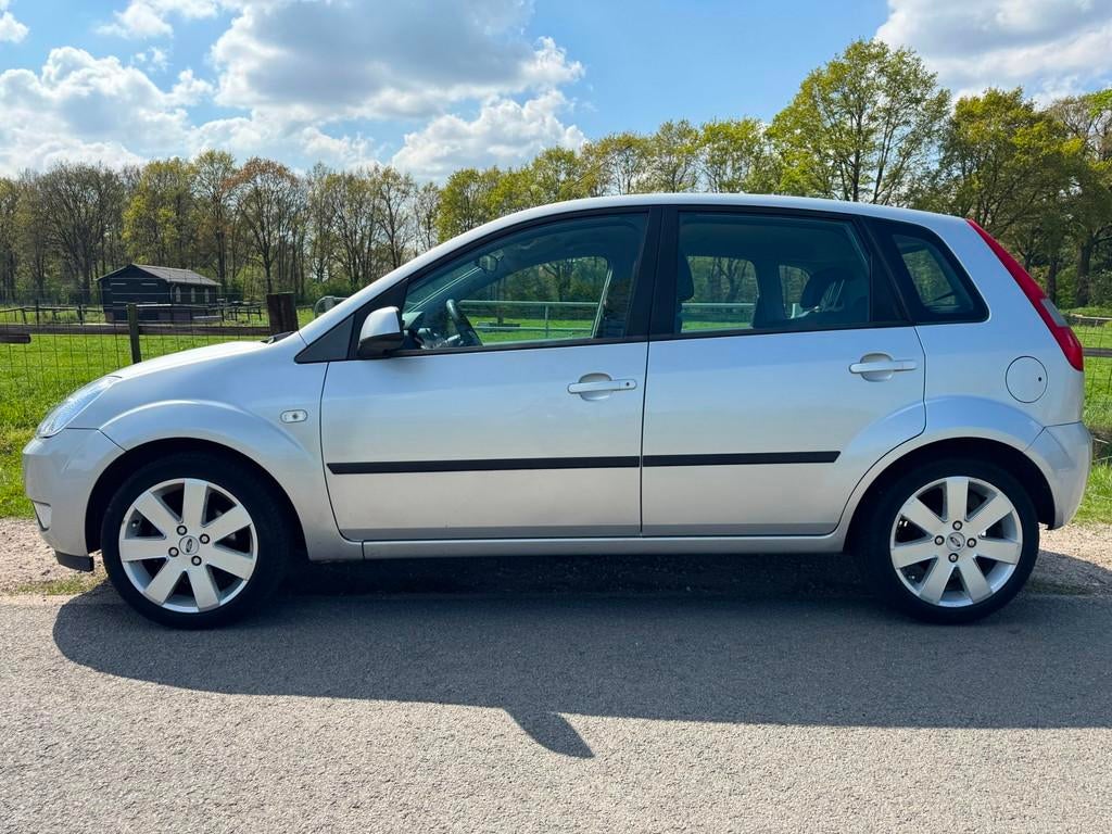 Ford Fiesta 1.4-16V Futura keurig onderhouden met airco, 4 cilinders, Origineel Nederlands, Bedrijf, Handgeschakeld