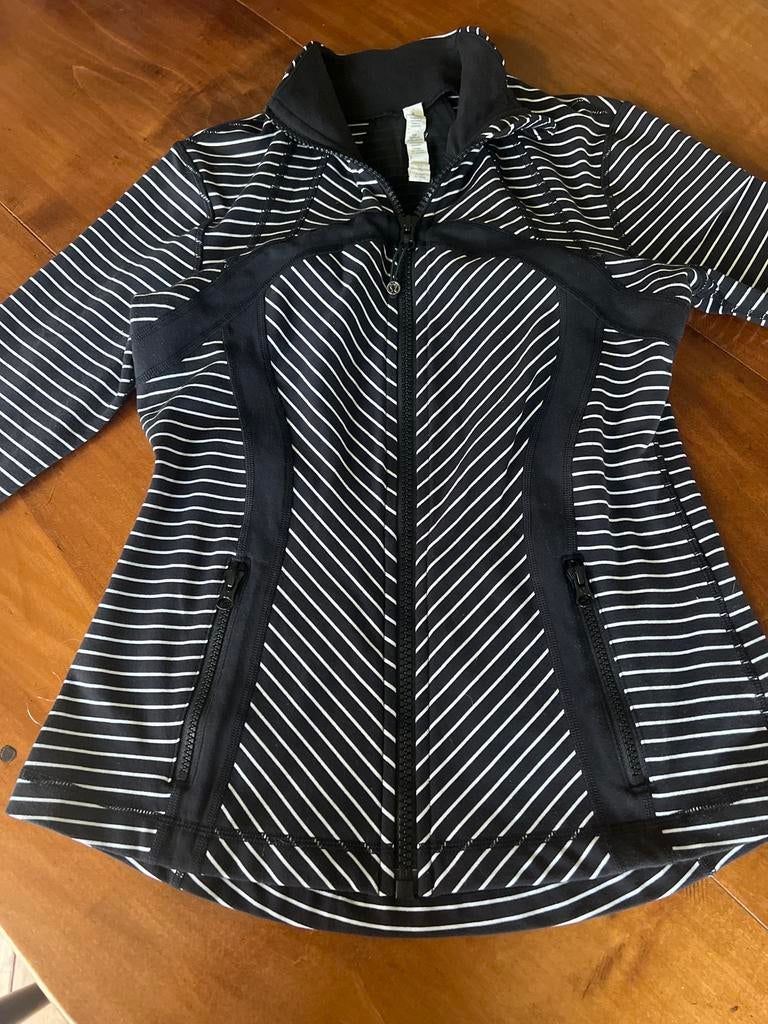 Lululemon sportjack zwart-wit gestreept maat 38/40 (M), Kleding | Dames, Sportkleding, Maat 38/40 (M), Zwart, Ophalen of Verzenden