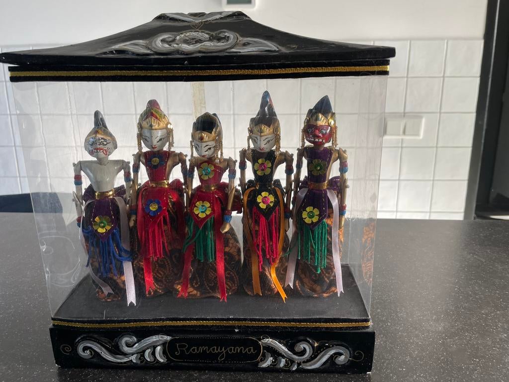 Wajangpoppen, Ophalen, Zo goed als nieuw