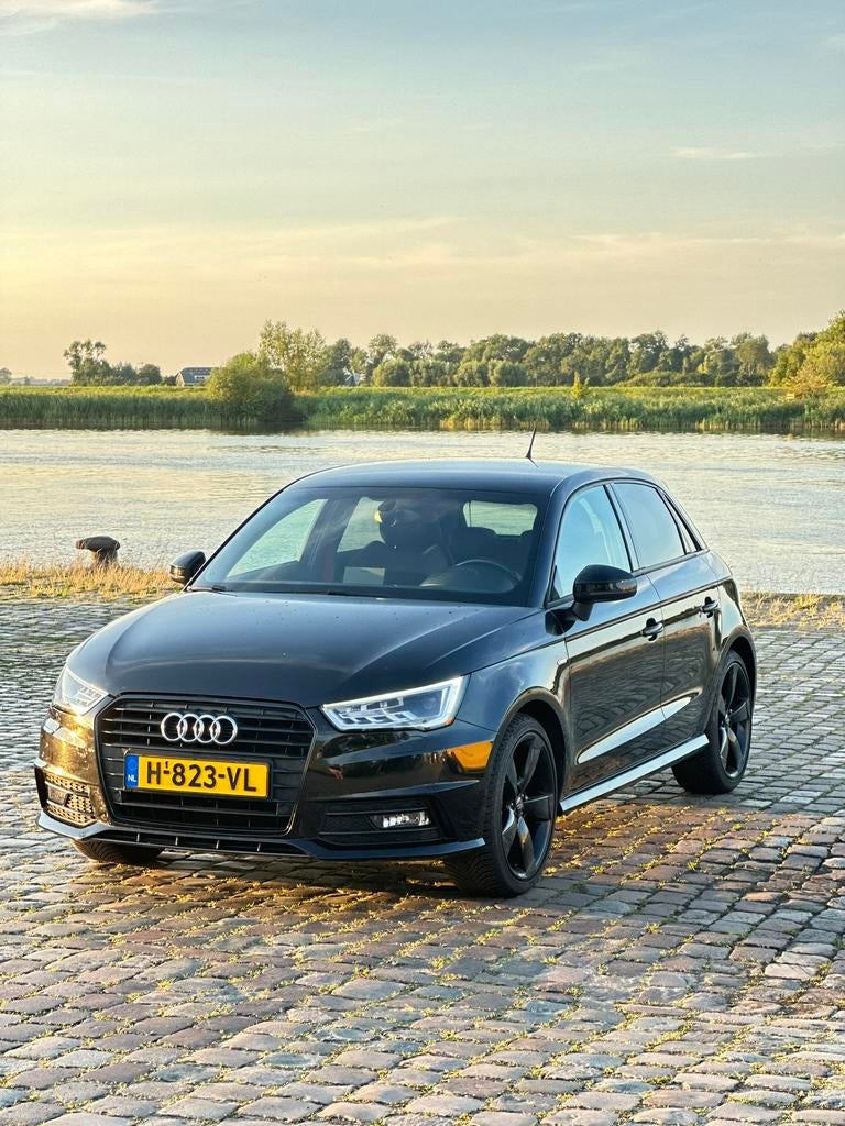 Audi A1 S-Line Sportback 2015 Zwart, Auto's, Audi, Voorwielaandrijving, Zwart, 95 pk, Alcantara