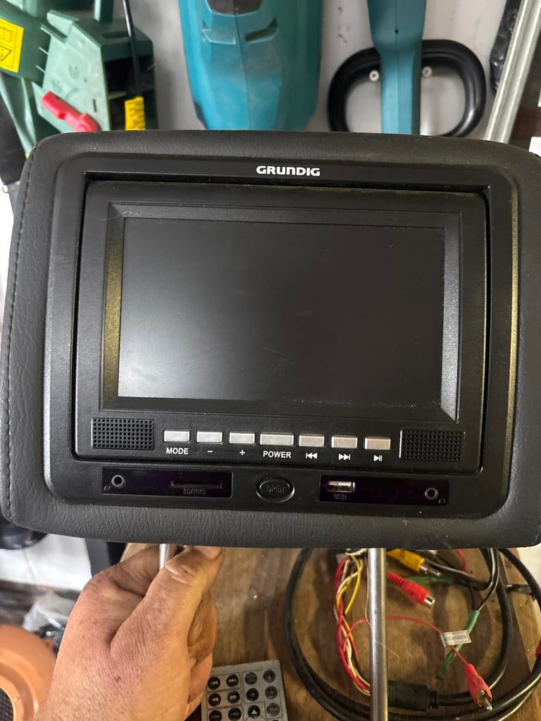 Grundig Hoofdsteun Monitor met dvd USB/SD/AUX, Auto diversen, Ophalen of Verzenden, Gebruikt