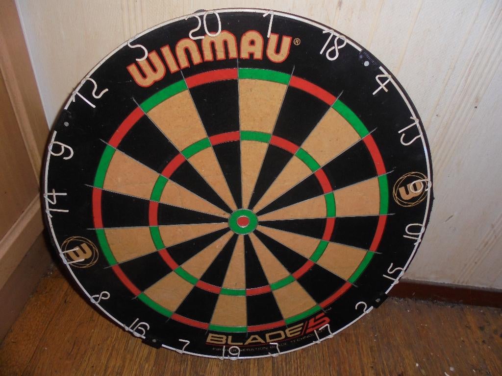 winmau dart bord wedstrijdmodel met beschermring, Ophalen, Gebruikt, Dartbord