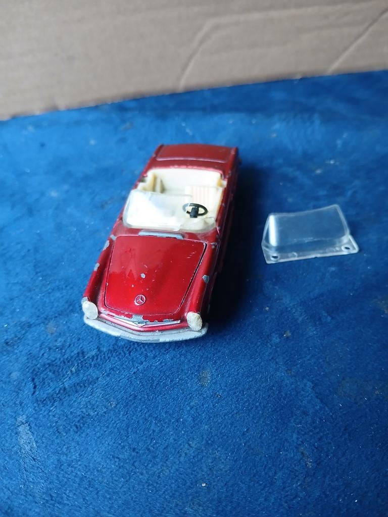 Mercedes 230 SL. Dinky toys France 516, Ophalen of Verzenden, Auto, Dinky Toys