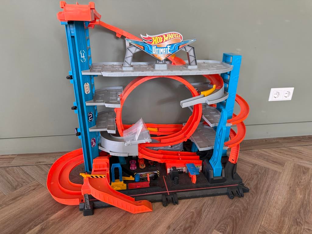 Hot Wheels Ultimate Garage met haai en looping, Ophalen, Racebaan, Zo goed als nieuw, Hot Wheels