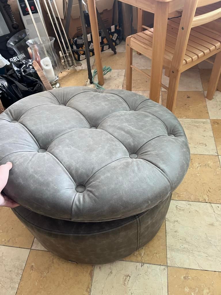 Grijze Riviera Maison poef met opbergruimte, Ophalen, Gebruikt, Rond, Minder dan 50 cm