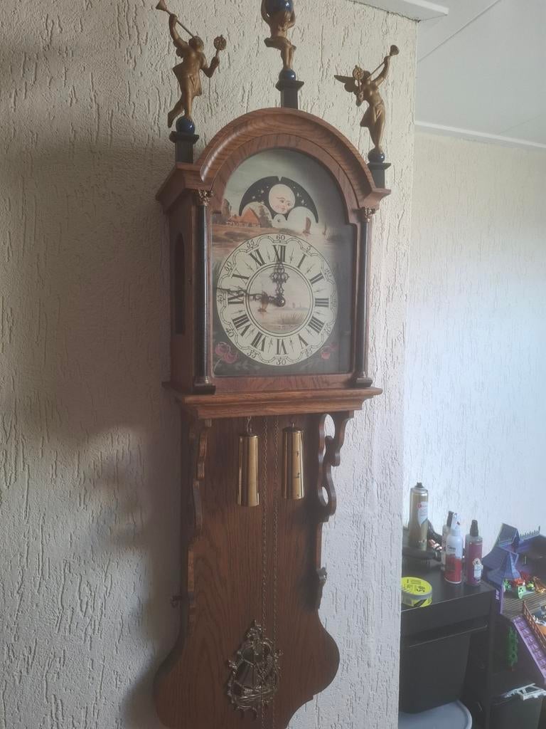 Antieke Friese Staartklok met Maanstand en Bellen, Ophalen