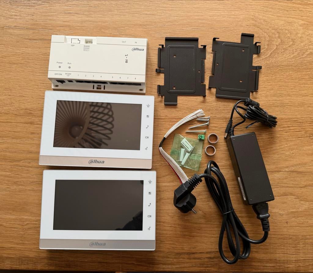 Dahua IP Video Intercom Set: 2x Video Monitor & IP Switch, Ophalen, Zo goed als nieuw