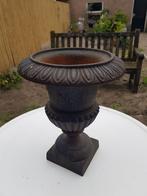 Een mooie oude gietijzeren tuinvaas, Tuin en Terras, Tuinvazen, Ophalen, Gebruikt