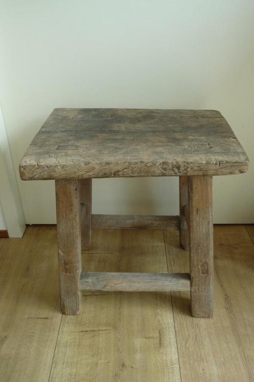 Robuuste massief houten kruk, Huis en Inrichting, Krukjes, Zo goed als nieuw, Hout, Ophalen of Verzenden