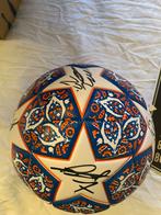 Voetbal gesigneerd door ajax elftal, Ophalen of Verzenden, Zo goed als nieuw
