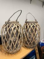 Twee rotan windlichten/vazen, Huis en Inrichting, Woonaccessoires | Kandelaars en Kaarsen, Ophalen, 25 tot 50 cm, Beige, Zo goed als nieuw