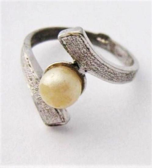 Elegante vintage zilver ring met off-white parel  (6651-1700, Sieraden, Tassen en Uiterlijk, Ringen, Zo goed als nieuw, Dame, 17 tot 18