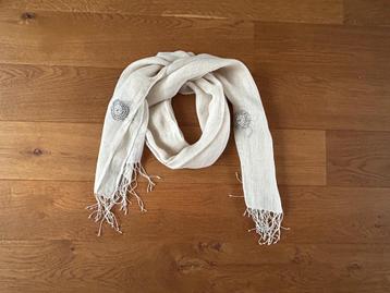 Crème kleurige sjaal met borduursels 200 x 68 cm beschikbaar voor biedingen