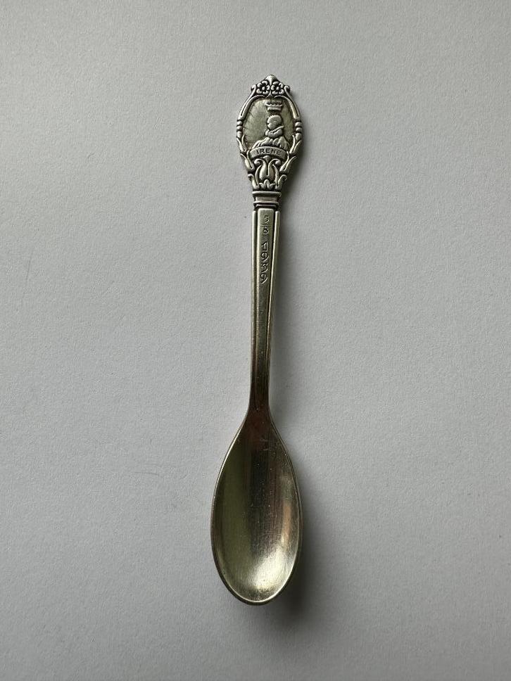Verzilverd Prinses Irene lepeltje. 1939. Theelepeltje lepel., Antiek en Kunst, Antiek | Bestek, Ophalen of Verzenden