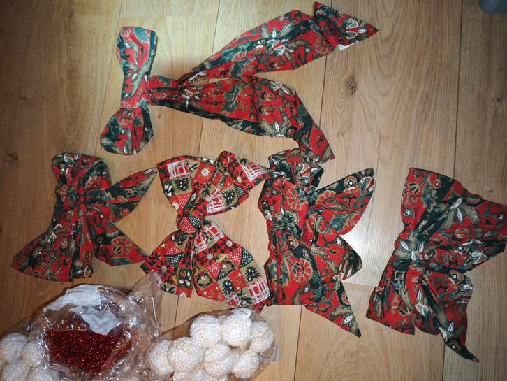 Kerstspullen rood wit kussen tafelkleden slinger vogeltje, Diversen, Kerst, Ophalen of Verzenden