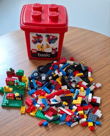 Rode box met lego / Basic 2229 beschikbaar voor biedingen