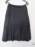 Verse Rok met glanzende stof, maat 36, Zwart, Ophalen of Verzenden, Zo goed als nieuw, Knielengte