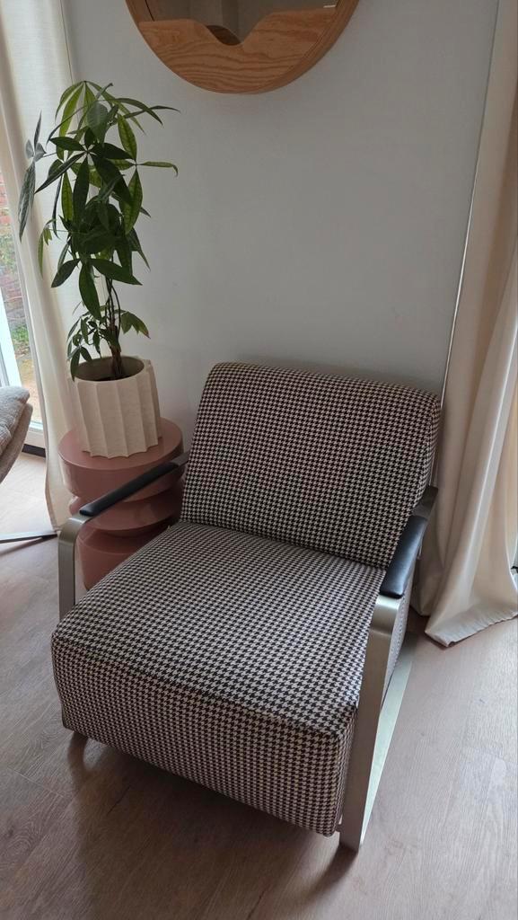 ZUIVER fauteuil zwart-wit, Huis en Inrichting, Fauteuils, Gebruikt, Metaal, Stof, 50 tot 75 cm, 75 tot 100 cm, Ophalen